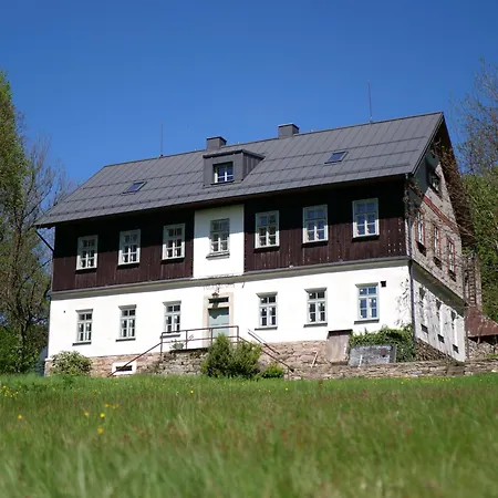 škola Kačerov