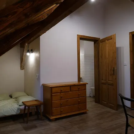 škola Kačerov